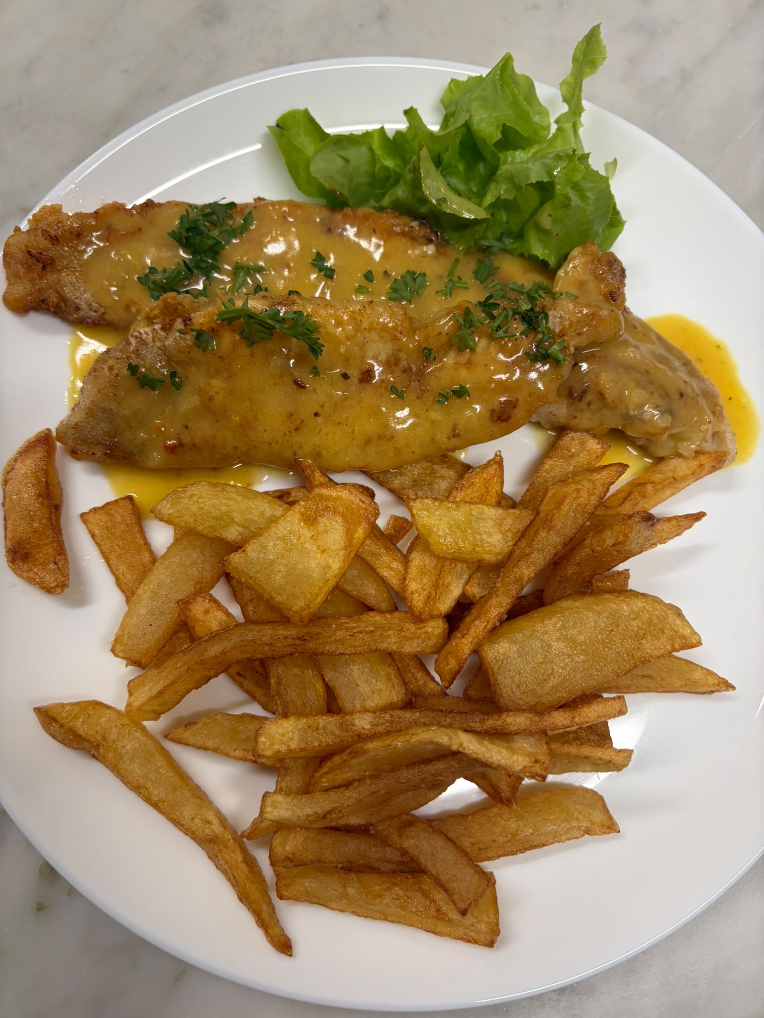 Plat avec frites